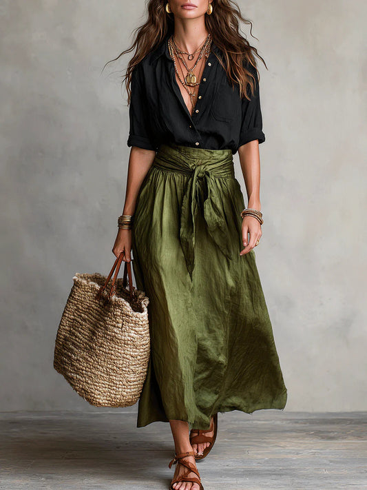Vera – Conjunto de dos piezas: camiseta negra y mini falda verde oliva